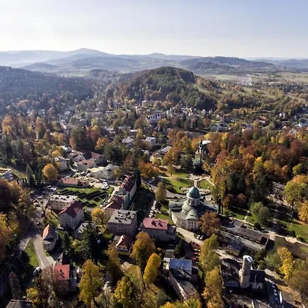 Dom Puchacza W Ladku-zdroju 펜션 *