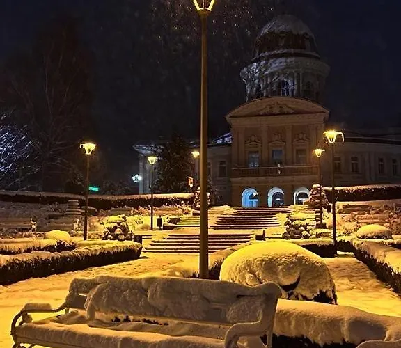 Dom Puchacza W Ladku-zdroju بيت للعطل *