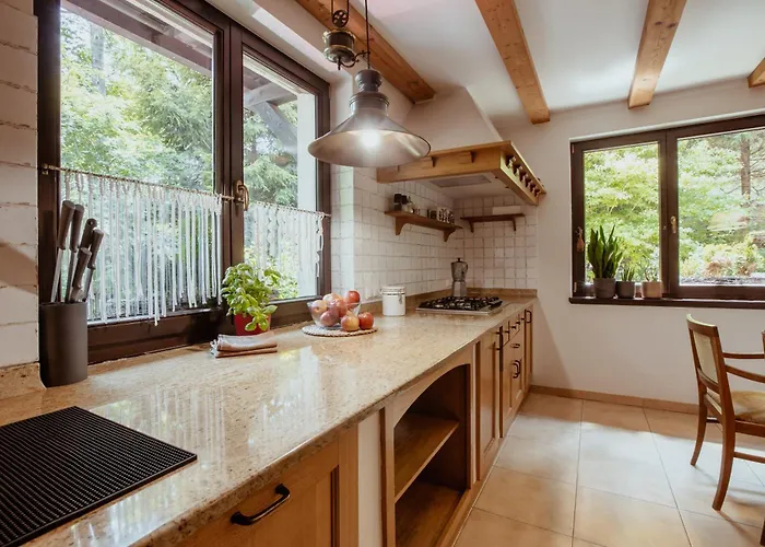 Dom Puchacza W Ladku-zdroju بيت للعطل *